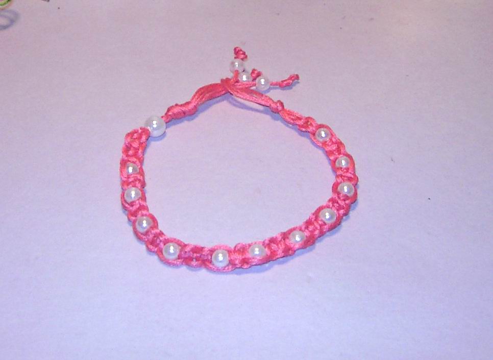 friendship-bracelet-pink-pearls2.jpg